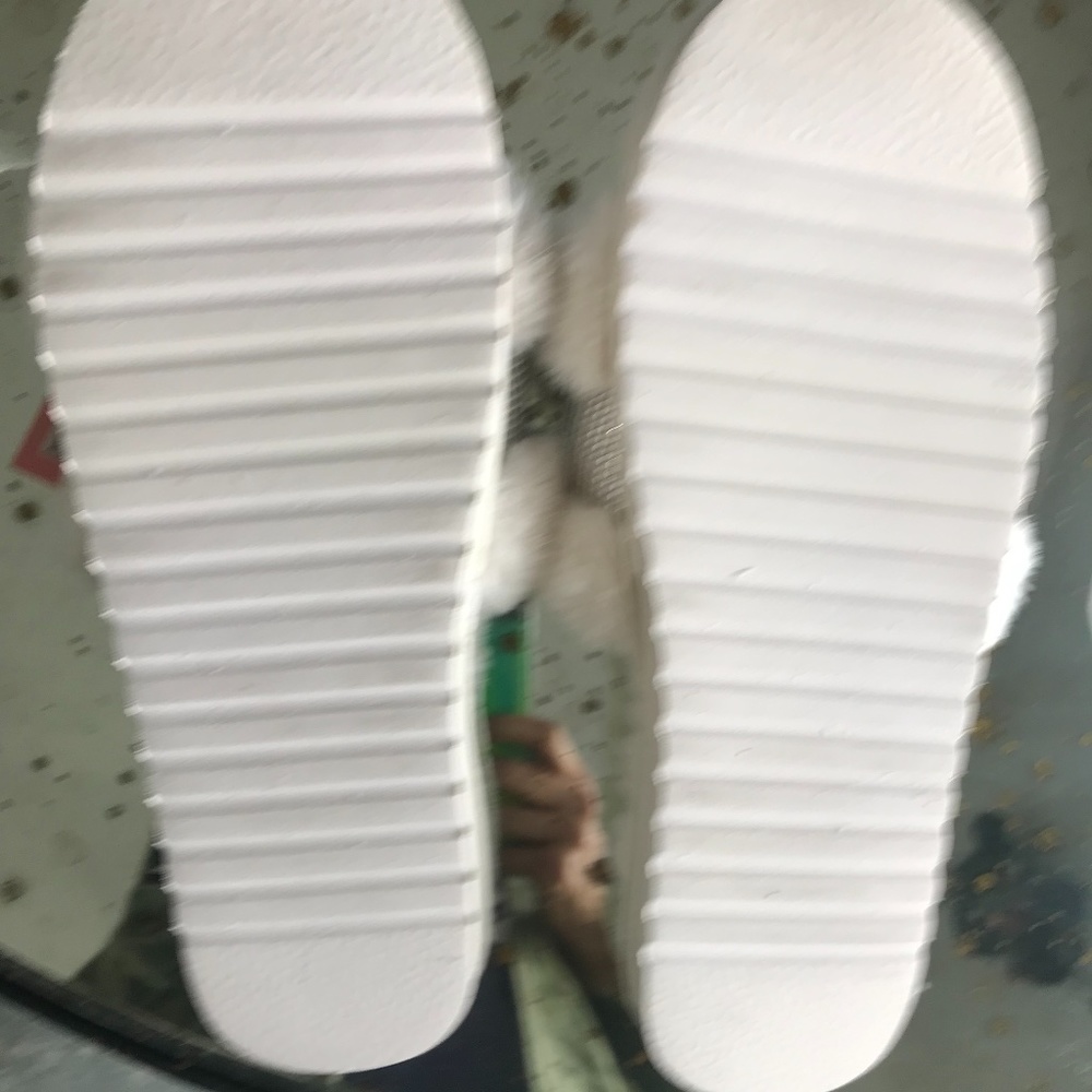 Juicy Couture slippers.NWT. - Picture 3 of 5